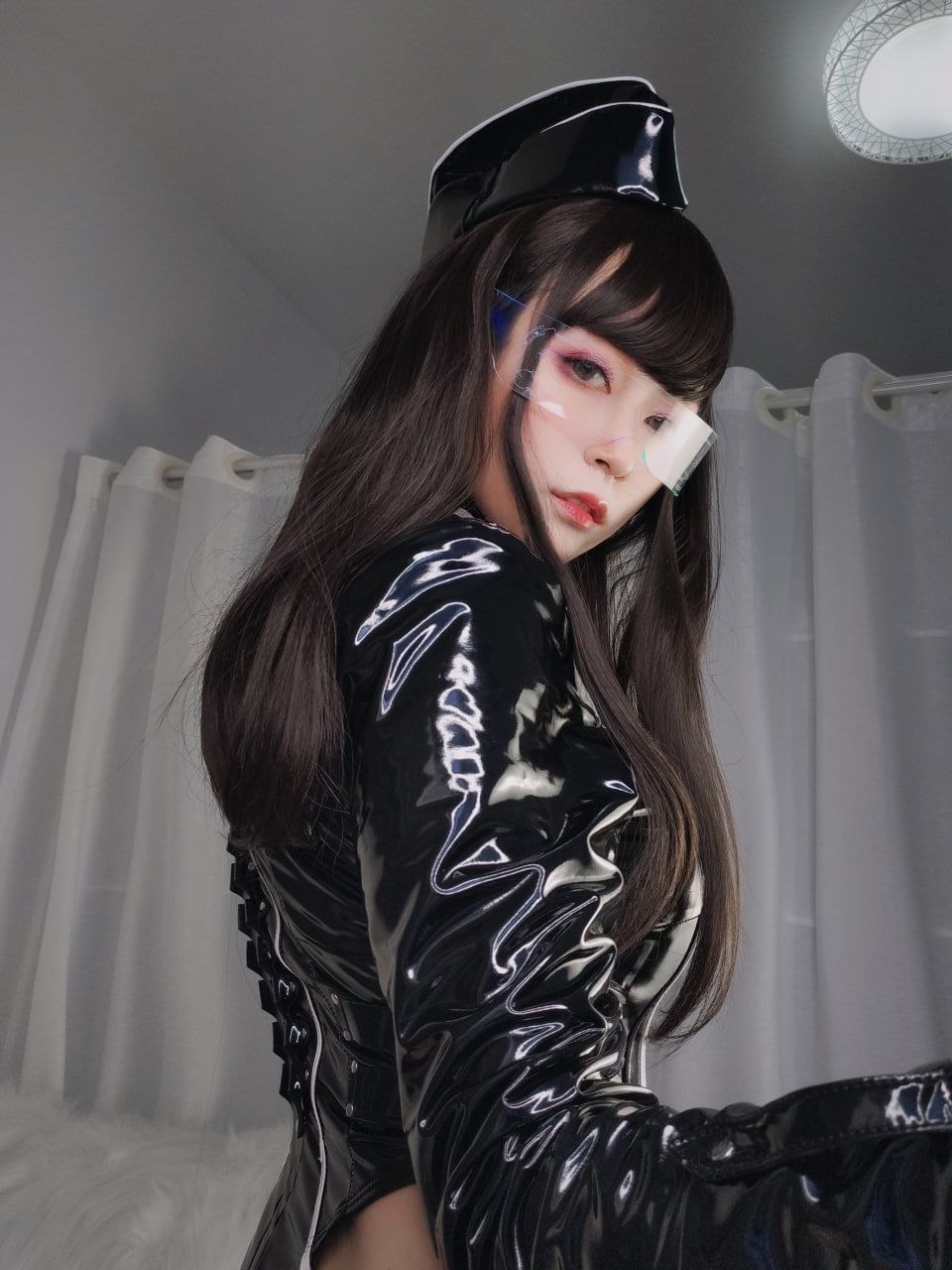 美女扒開衣服露出Q彈Q彈的奶頭